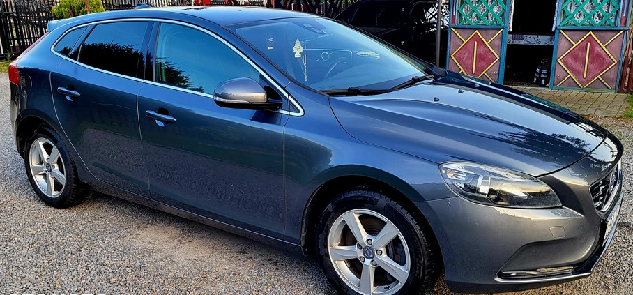 Volvo V40 cena 43500 przebieg: 142600, rok produkcji 2012 z Lidzbark małe 154